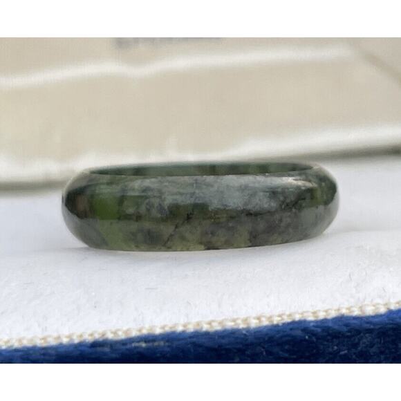 9ct Jade Ring Band Vintage Jadeite Carved Estate Size 7.5 #45